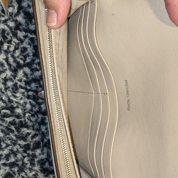 Michael Kors Rivington Stud Large Leather Wallet cement & Silver Hardware NWT - Picture 8 of 16